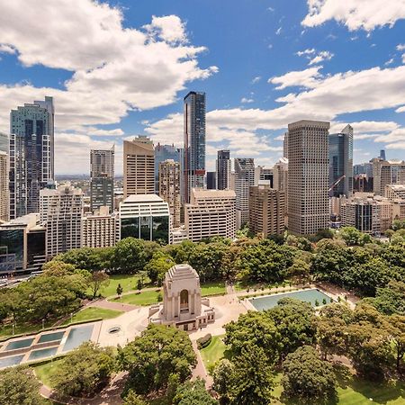 Pullman Sydney Hyde Park Hotell Exteriör bild The Australian War Memorial, with the Sydney CBD in the background