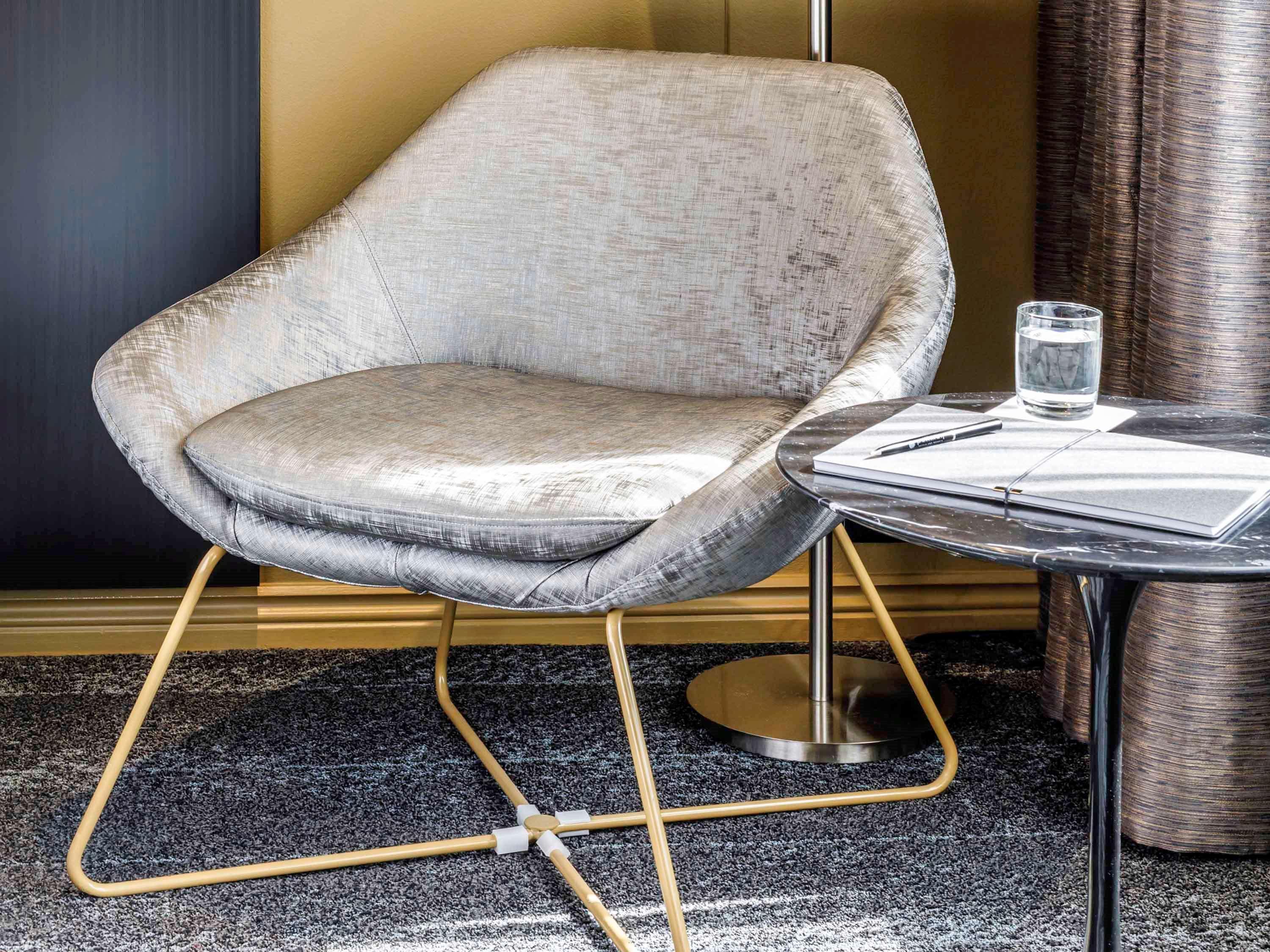 Pullman Sydney Hyde Park Hotell Exteriör bild Armchair
