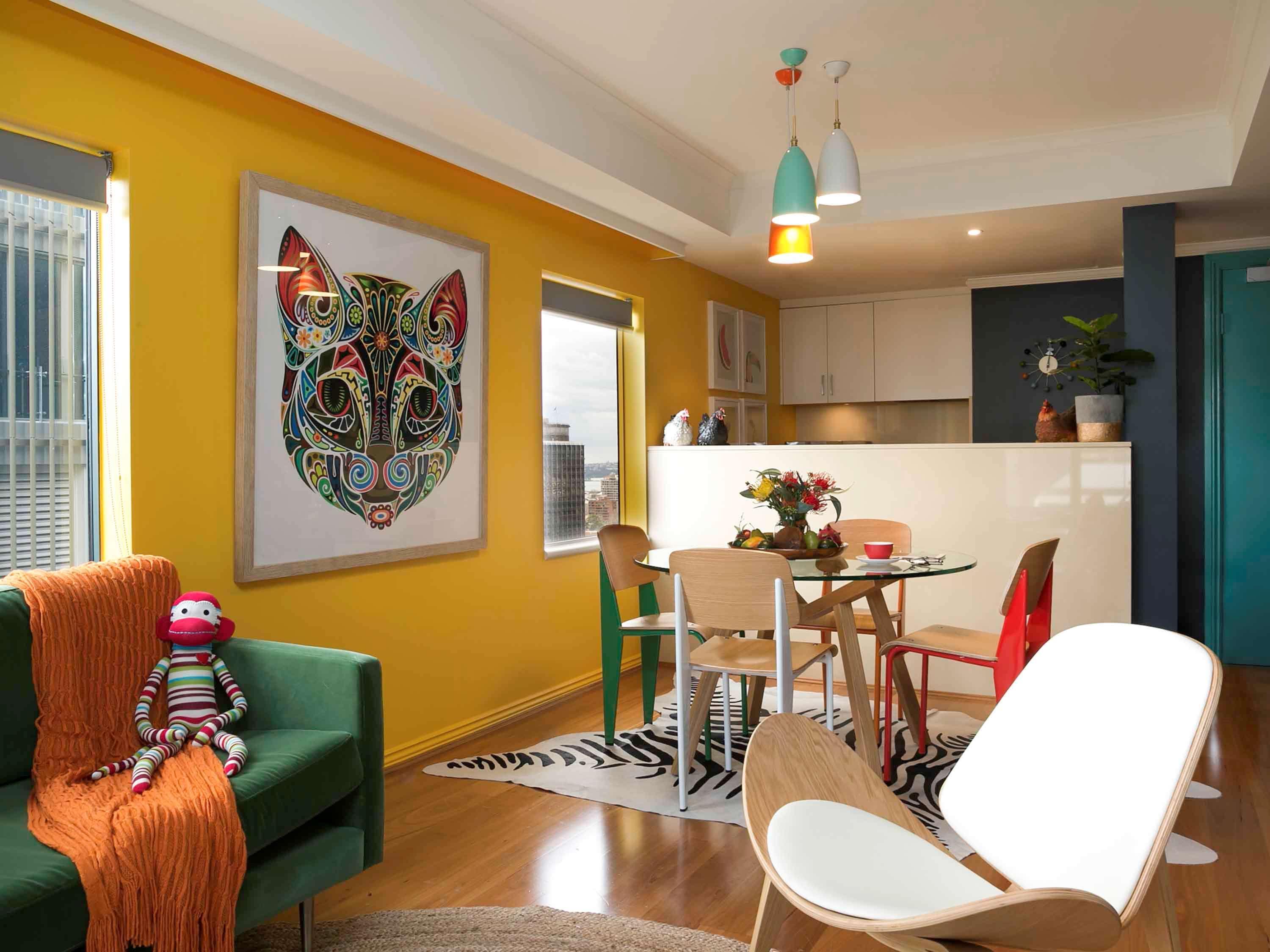 Pullman Sydney Hyde Park Hotell Exteriör bild A living room with a kitchen in the background