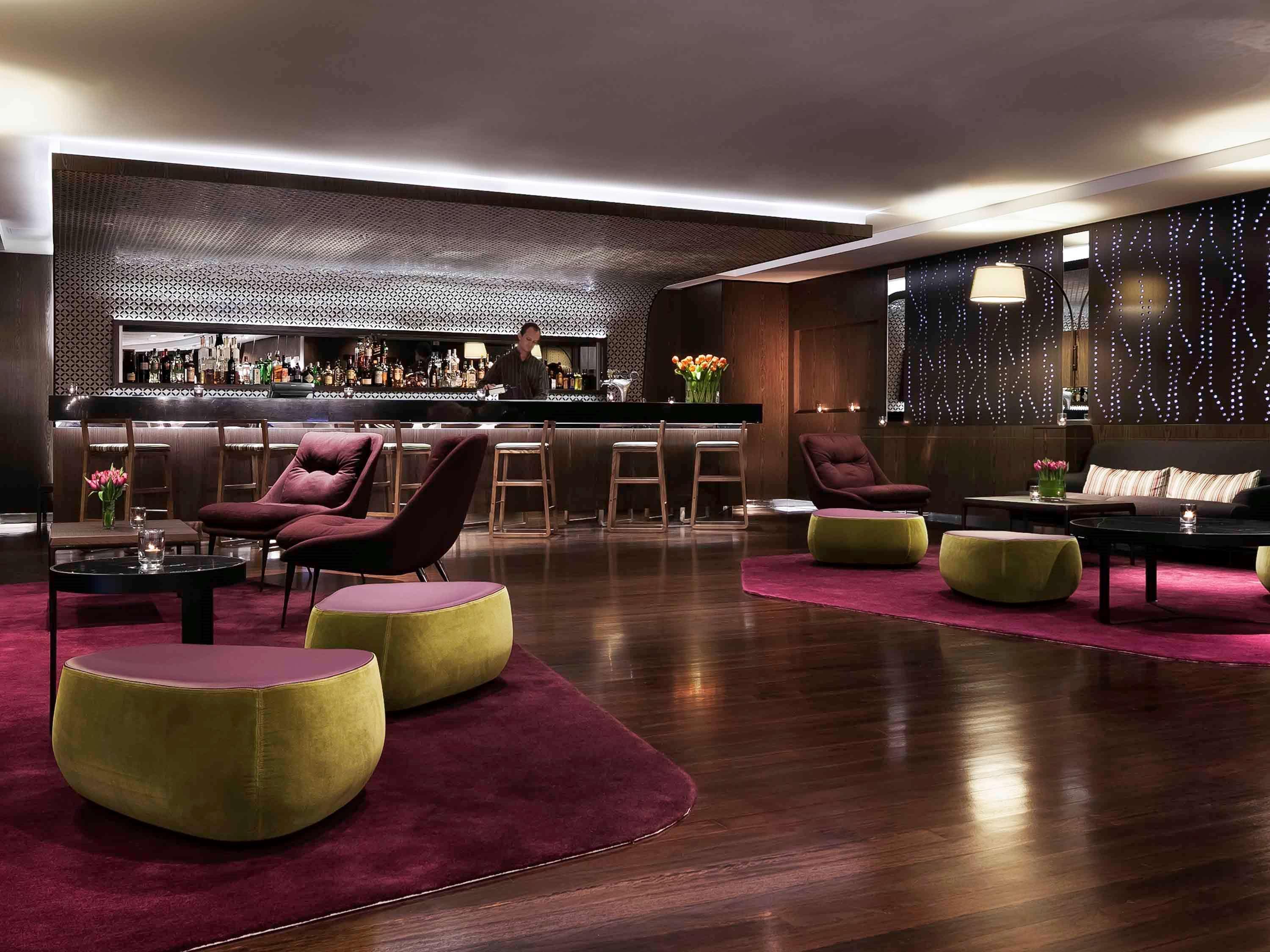 Pullman Sydney Hyde Park Hotell Exteriör bild The bar at the W London