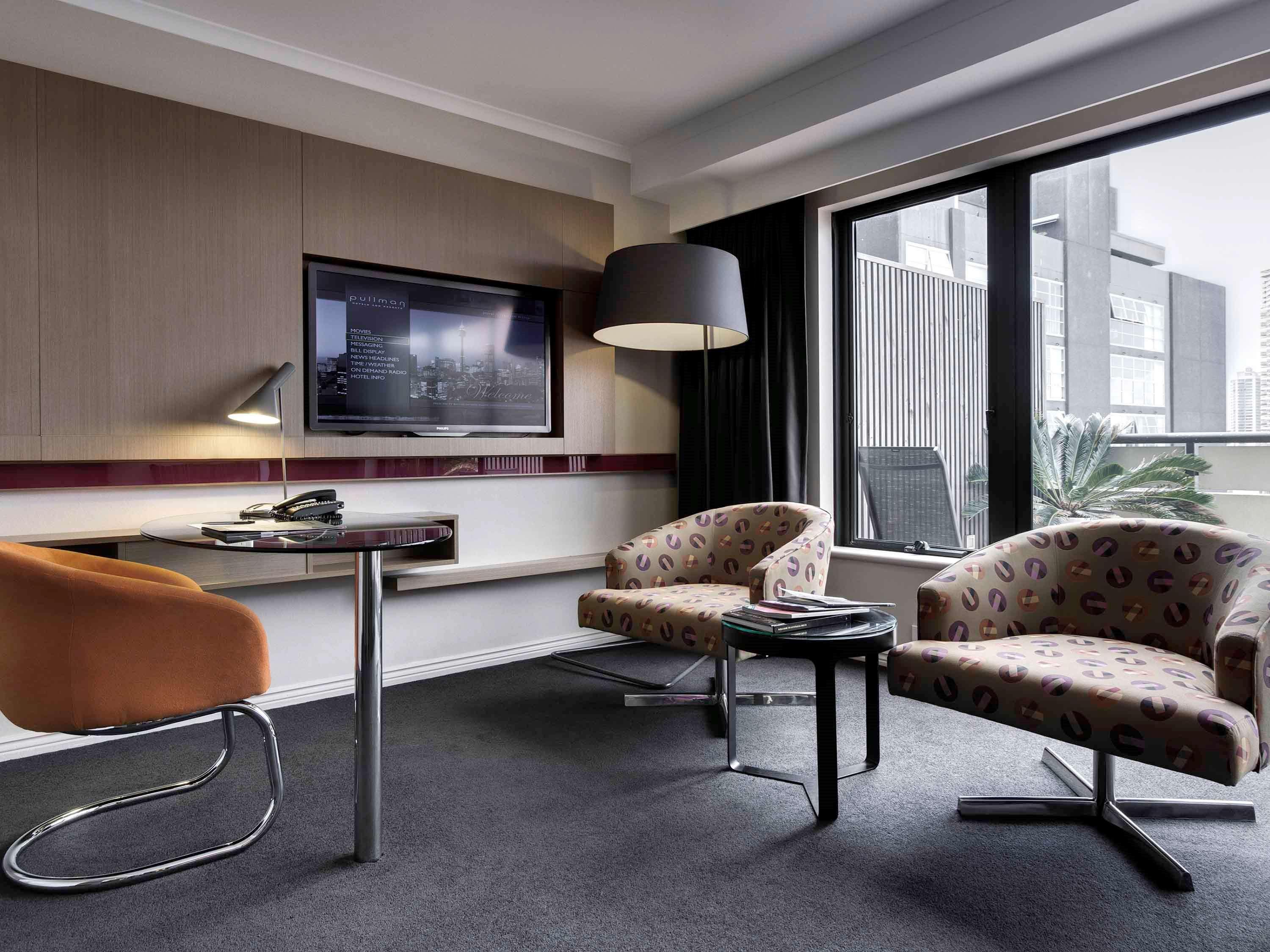 Pullman Sydney Hyde Park Hotell Exteriör bild A suite at the hotel