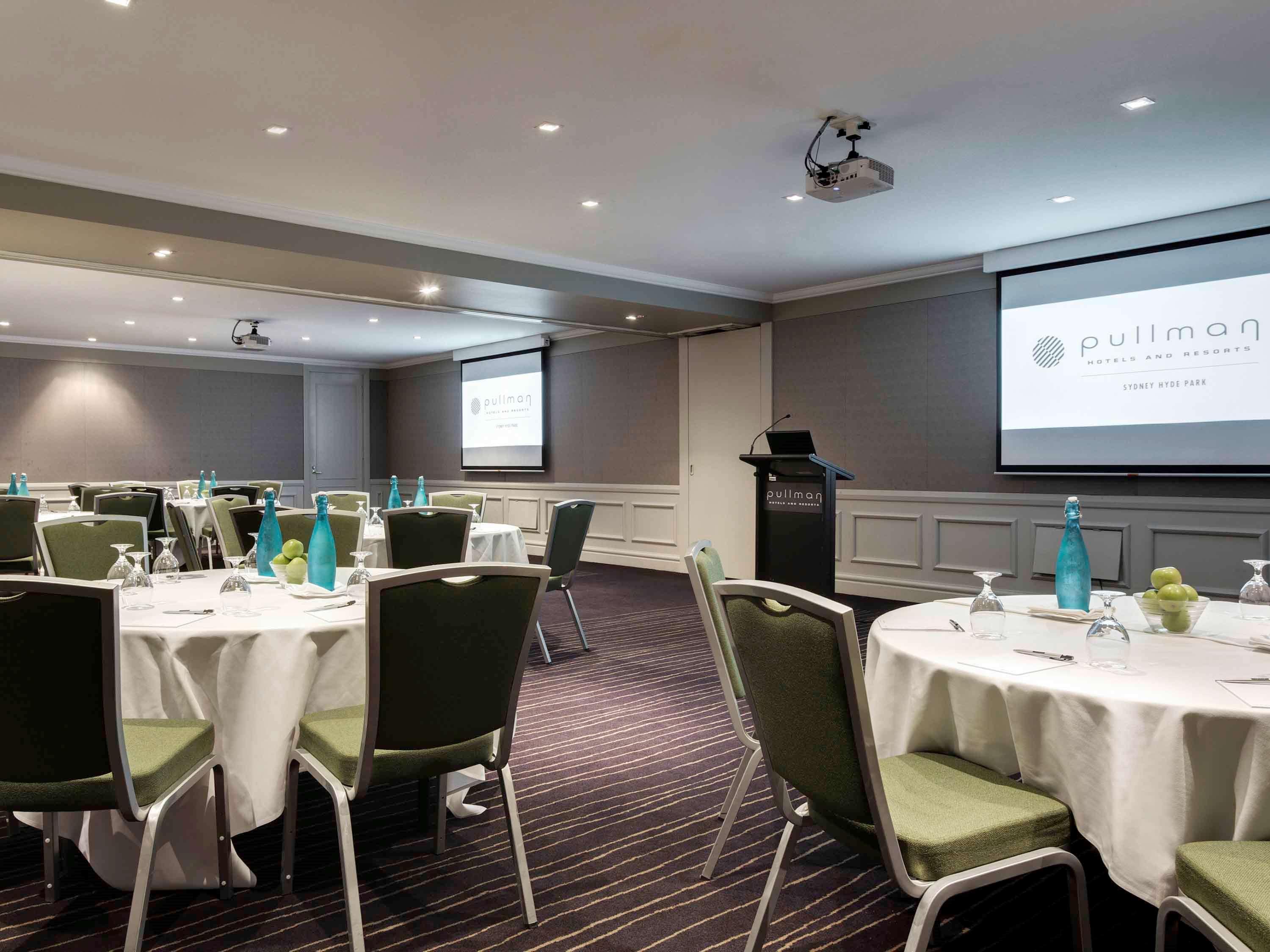 Pullman Sydney Hyde Park Hotell Exteriör bild The meeting room