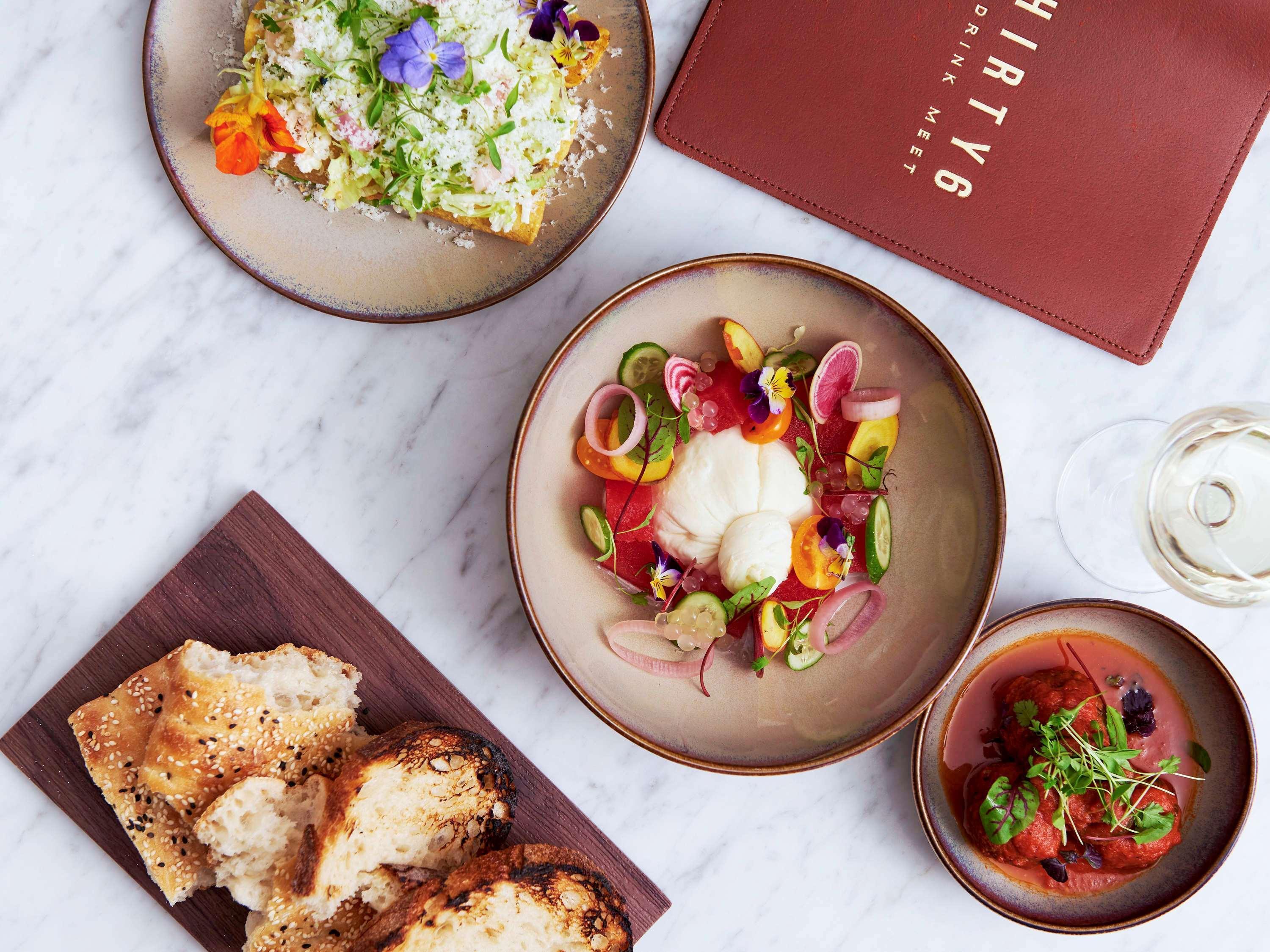 Pullman Sydney Hyde Park Hotell Exteriör bild Dishes at Dirty Martini