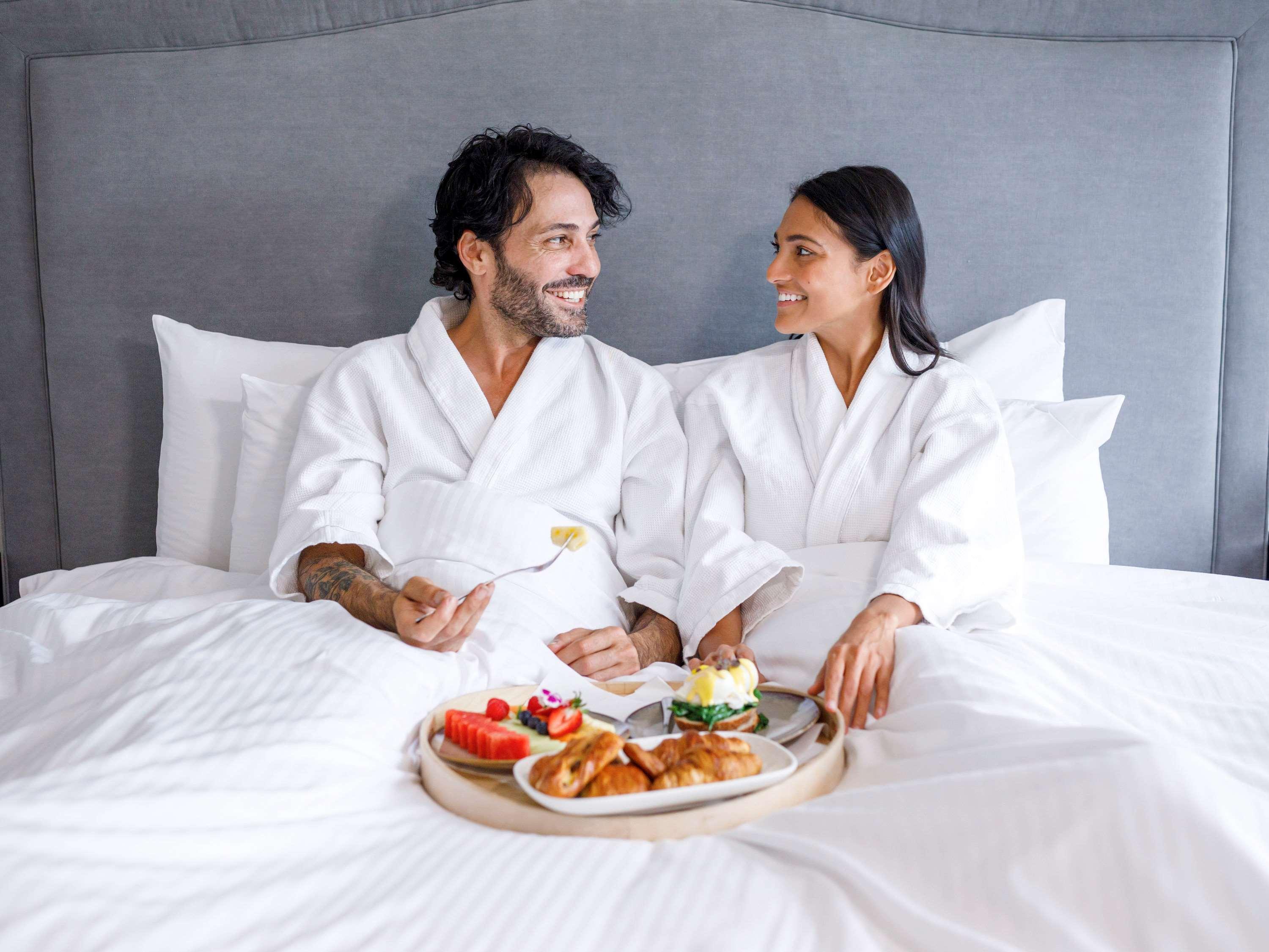 Pullman Sydney Hyde Park Hotell Exteriör bild Room service