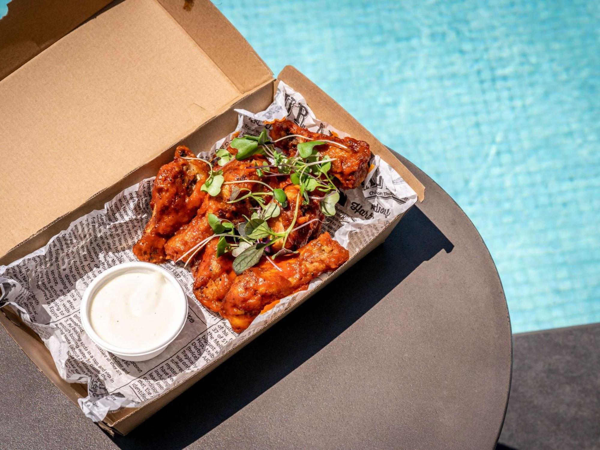 Pullman Sydney Hyde Park Hotell Exteriör bild Chicken wings