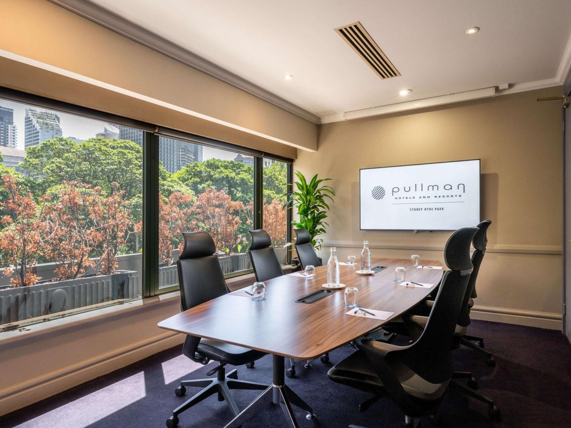 Pullman Sydney Hyde Park Hotell Exteriör bild Boardroom at Pullman Melbourne on Swanston