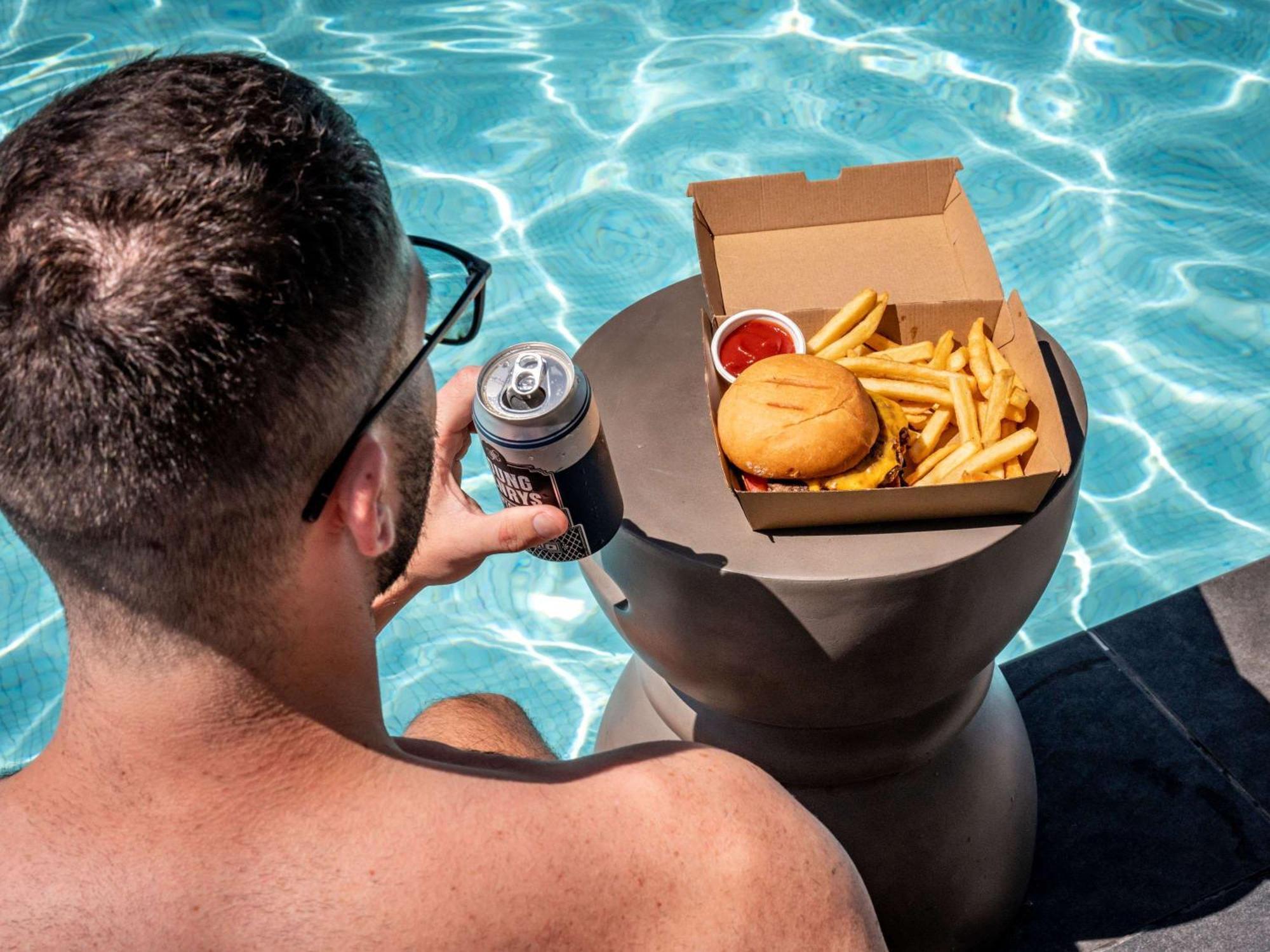 Pullman Sydney Hyde Park Hotell Exteriör bild A floating drink and food holder