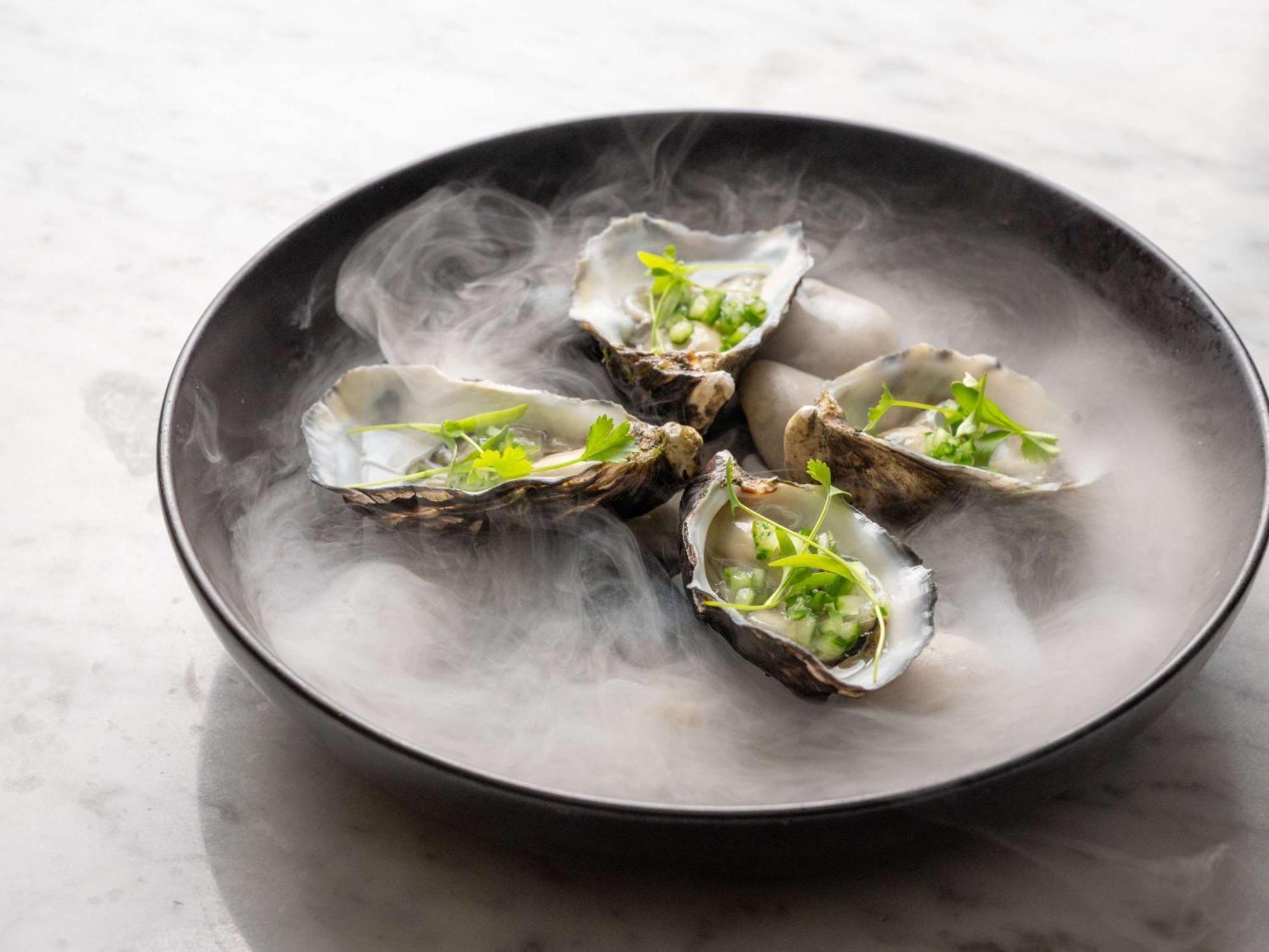 Pullman Sydney Hyde Park Hotell Exteriör bild Oysters with tarragon