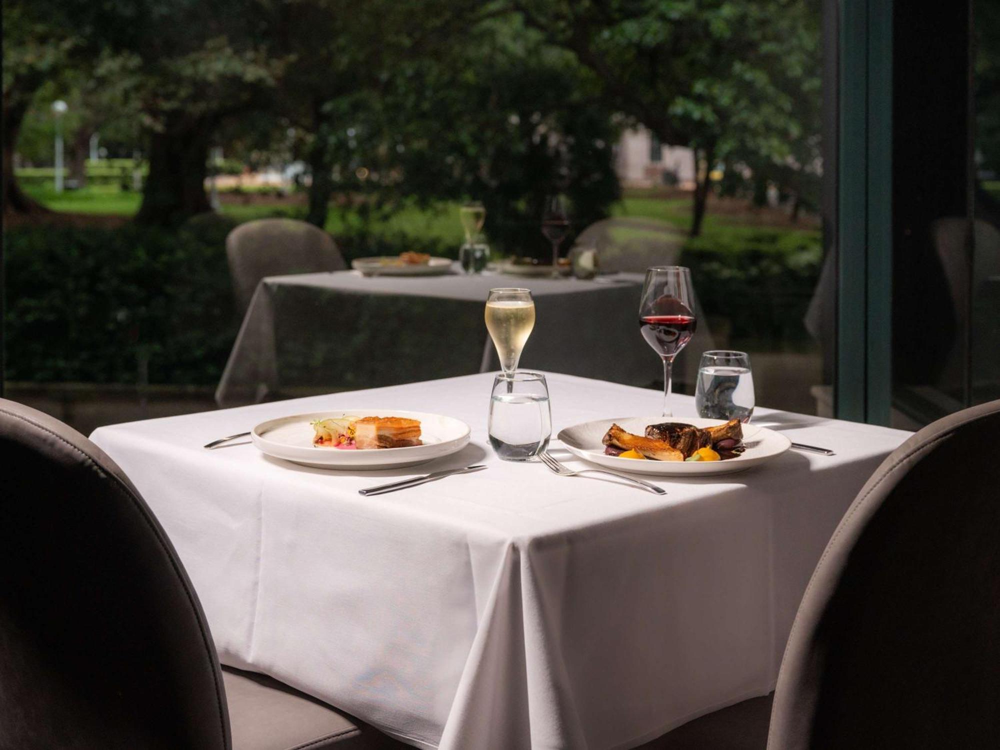 Pullman Sydney Hyde Park Hotell Exteriör bild The Terrace