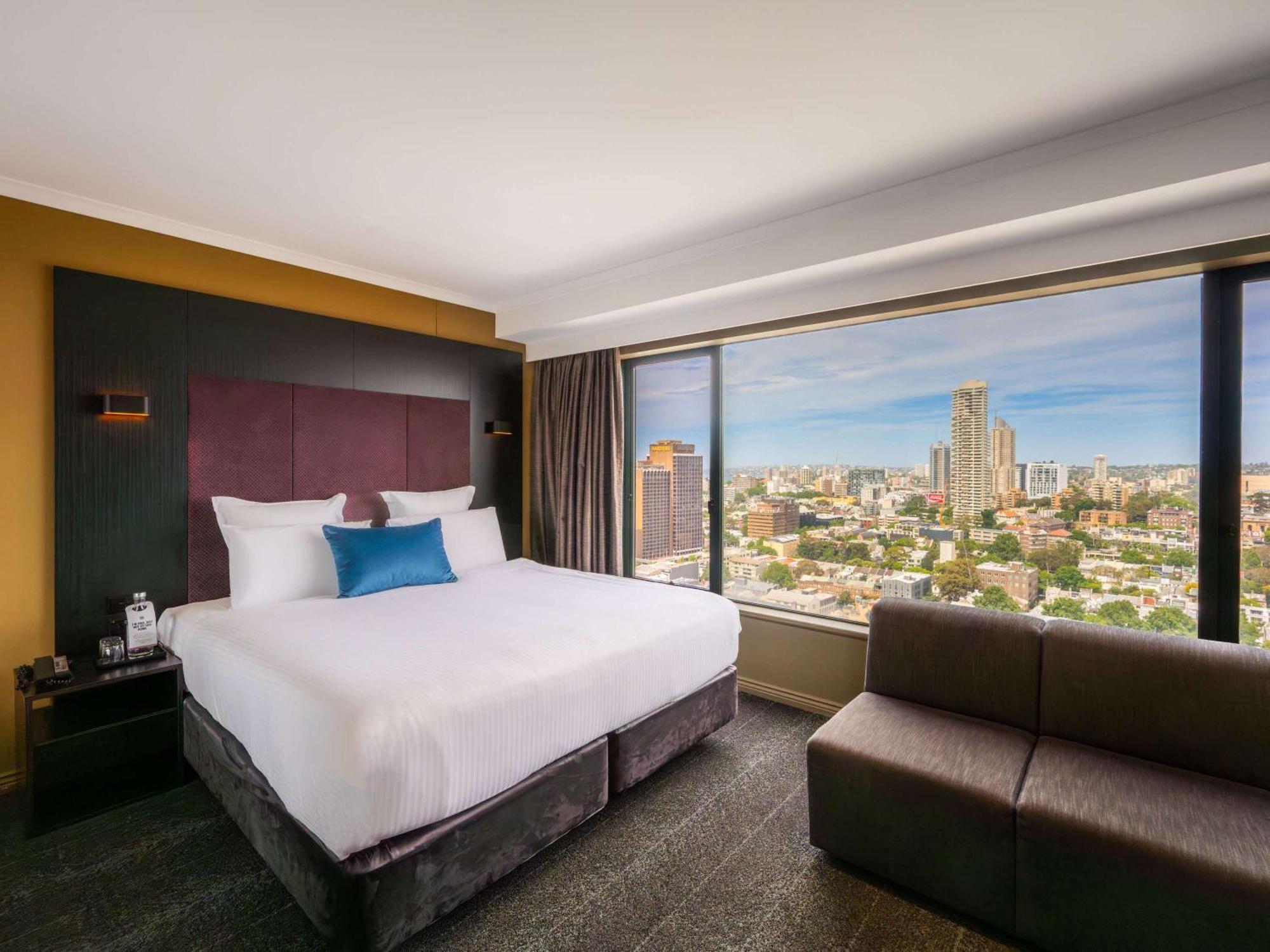 Pullman Sydney Hyde Park Hotell Exteriör bild A room at the hotel