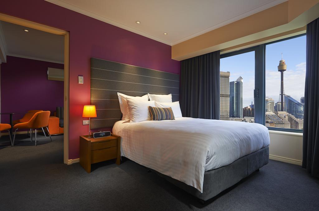 Pullman Sydney Hyde Park Hotell Exteriör bild A suite at the hotel